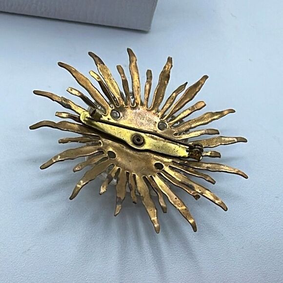 Vintage starburst brass plastic cabochon brooch Sputnik. - Picture 2 of 9